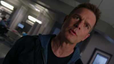 ("Fix You" by Coldplay playing) - 9-1-1