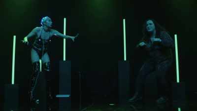 Flap your wings - Courtney Pauroso: Vanessa 5000