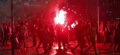 [flare hissing] - The Final: Attack on Wembley
