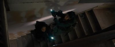 -[flashlight clicks]
-[suspenseful music] - Van Helsing