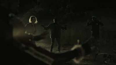 -Flea, pick up my gun
and get behind me.
-(Nkunzi shouting) - Trackers