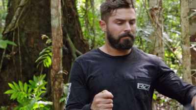 [flies buzzing] - Down to Earth with Zac Efron