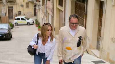 Flipping heck, we're going to get
fit doing this every day. - Amanda & Alan's Italian Job