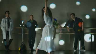 (Flower Duet
by Léo Delibes plays) - Find Me in Paris