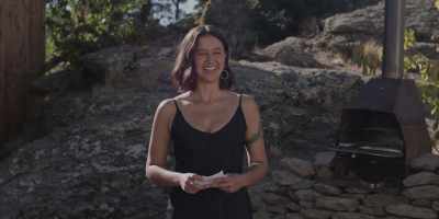 [fly buzzes] - Under the Vines