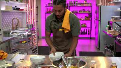 -Focus. Okay.
-(utensils rattle) - Secret Chef