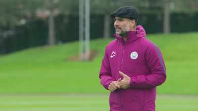 Focus on that. Short spaces.
Focus on that. Okay. - All or Nothing: Manchester City