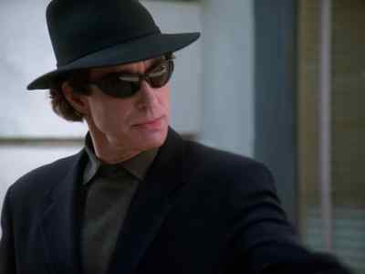 Follow that clone. - Lois & Clark: The New Adventures of Superman
