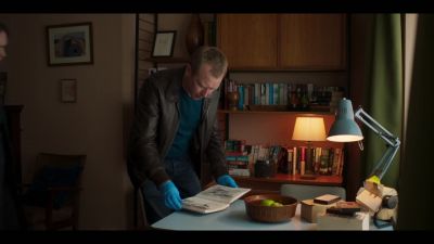 Tosh, there's a notebook here. - Shetland