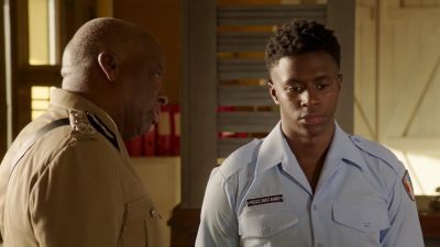 Yes, sir. - Death in Paradise