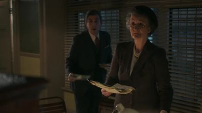 It's just a split in the lead. - Call the Midwife