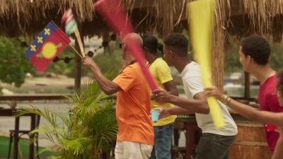 CHEERING - Death in Paradise