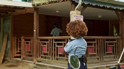 HE KNOCKS ON DOOR - Death in Paradise