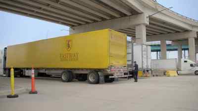 {\an1}(air brake) - To Catch a Smuggler