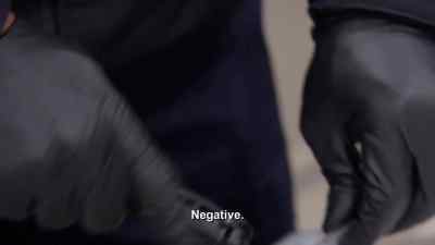 {\an1}OFFICER: Negative? Okay. - To Catch a Smuggler
