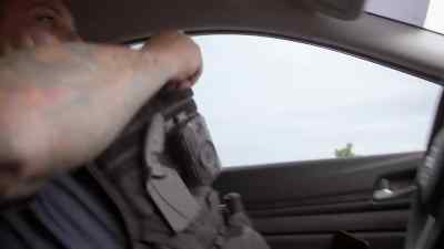 {\an1}(police sirens) - To Catch a Smuggler