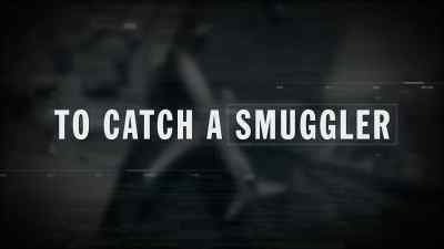 {\an1}(theme music plays) - To Catch a Smuggler