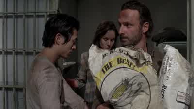 - Food's here. - The Walking Dead