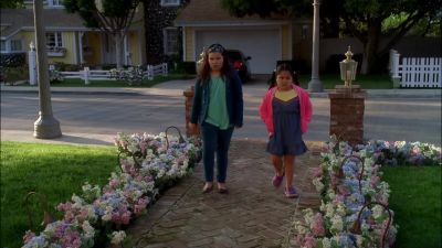 (footsteps approach) - Desperate Housewives
