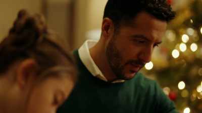(footsteps approaching)
(emma): The bread is in the oven - Mom's Christmas Boyfriend