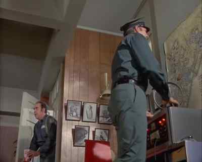 [ Footsteps ]
If we stay here,
he's gonna pin us down. - Land of the Giants