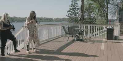(footsteps plodding)
(birds chirping) - Night of the Dead Sorority Babes