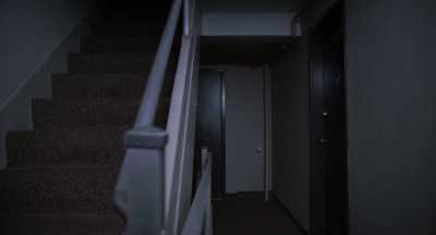 - [footsteps tapping]
- [panting] - Manodrome
