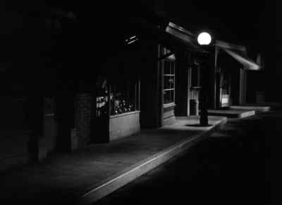 (footsteps thudding) - The Leopard Man