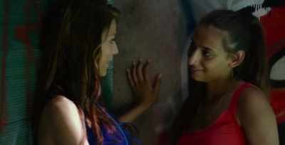 - For all the good it does...
- What do you mean? - Carmen & Lola