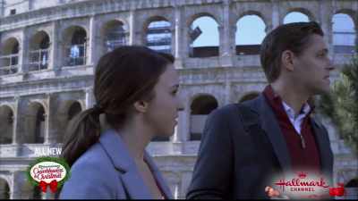 For instance, there is a
very nice Christmas tree. - Christmas in Rome