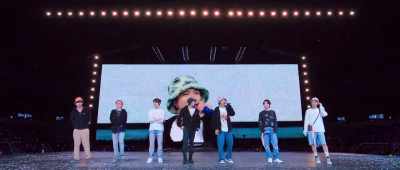 For our final song,
we will need everyone to join in together. - BTS: Permission to Dance on Stage - LA