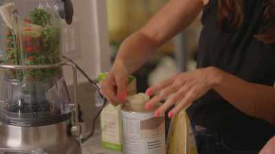 For this particular protein
powder that we're using, - What Am I Eating? With Zooey Deschanel