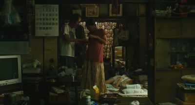 - For real? There it is, amazing!
- Yes, yes. - Shoplifters