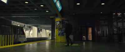 For your safety,
please stand behind the yellow line. - Reminiscence