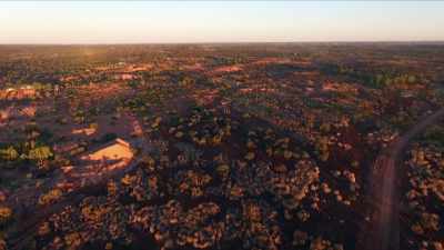 For some, this place
could seem like a living hell, - Outback Opal Hunters