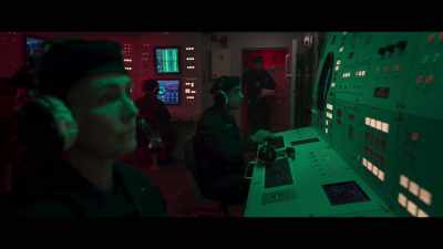 Forty-five degrees right.
...to four zero feet. - Secret Invasion