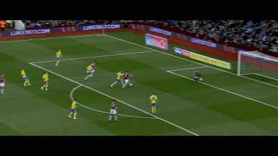 ...forward here.
McGinn inside the penalty area, - Take Us Home: Leeds United