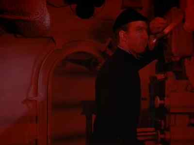- Forward torpedo room.
- [ Man ] Aye, aye. - Crash Dive