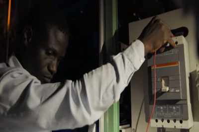 [Foster] One final check
of the battery voltage - Thrive II: This Is What It Takes