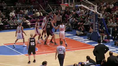 Foul on number 20, Allan Houston. - How to Lose a Guy in 10 Days