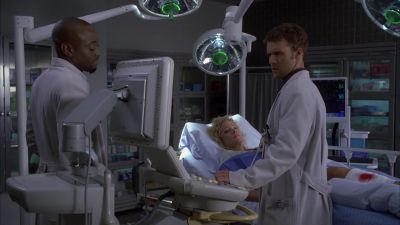 Found something.
It's not a tumor. - House