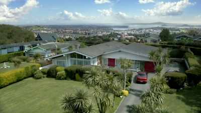 Four bedrooms, North Shore. Mom,    
it's absolutely gorgeous.        - The Widower