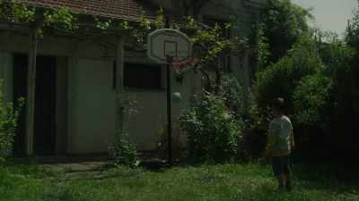 -[frame rattles]
-[ball thuds] - Haunted