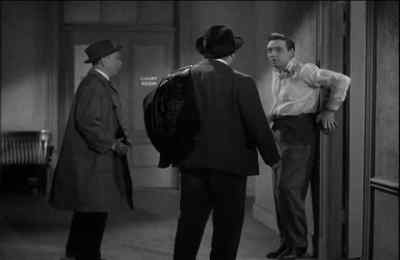 Frank!
Get back!
Stay away from me. - Son of Dracula