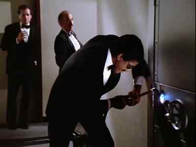 - Frank. How you doing, Frank?
- A few minutes. - Remington Steele