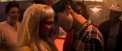 [Frank, Suzanne singing]
J show me the way to go home j - The Loneliest Boy in the World