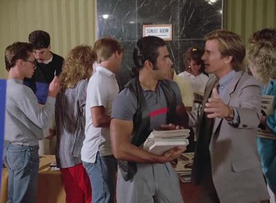 Frankie, come on,
we're supposed to be
watching this guy, - The A-Team