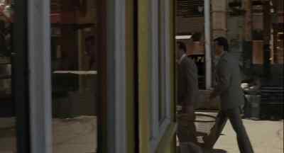 Frankie, Frankie! Sit down. - American Gangster