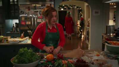 [FRANTIC FESTIVE MUSIC] - Zoey's Extraordinary Christmas