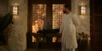 [frantic knocking] - Murder Mystery 2